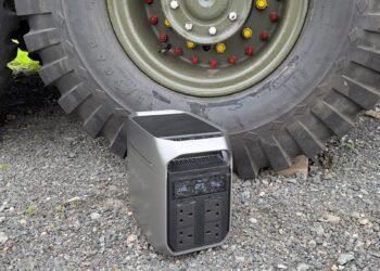 I found a compact power station with solar charging, and it’s a new off-grid essential