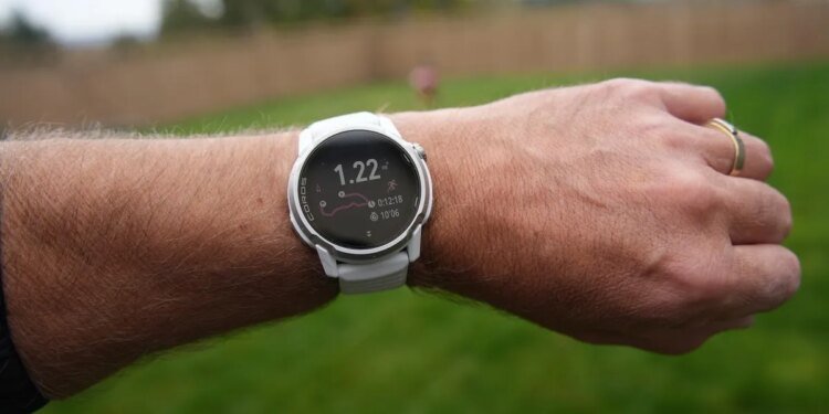 Finally, an Android smartwatch that competes with my Garmin in battery life (but it’s cheaper) Finally, an Android smartwatch that competes with my Garmin in battery life (but it’s cheaper)