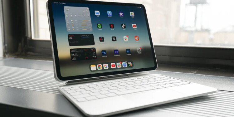 How you’re charging your tablet is slowly killing it – 3 ways to avoid (and the right method) How you’re charging your tablet is slowly killing it – 3 ways to avoid (and the right method)