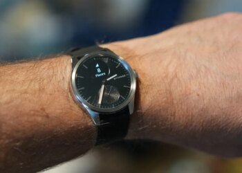 Dig the analog watch look? I found a hybrid smartwatch that combines the best of both worlds