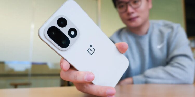 Forget Samsung S25 Ultra: This Android alternative has battery life that left me speechless Forget Samsung S25 Ultra: This Android alternative has battery life that left me speechless