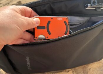 I was skeptical of this minimalist wallet, but this genius feature sold me