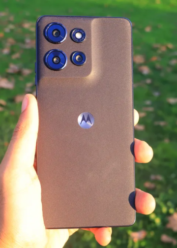 Home 2 Forget Samsung: This Motorola phone I tested is the king of battery life for under $300