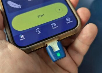 This USB-C accessory gave my iPhone and Android a surprisingly useful functionality