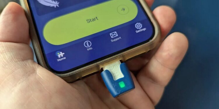 This USB-C accessory gave my iPhone and Android a surprisingly useful functionality