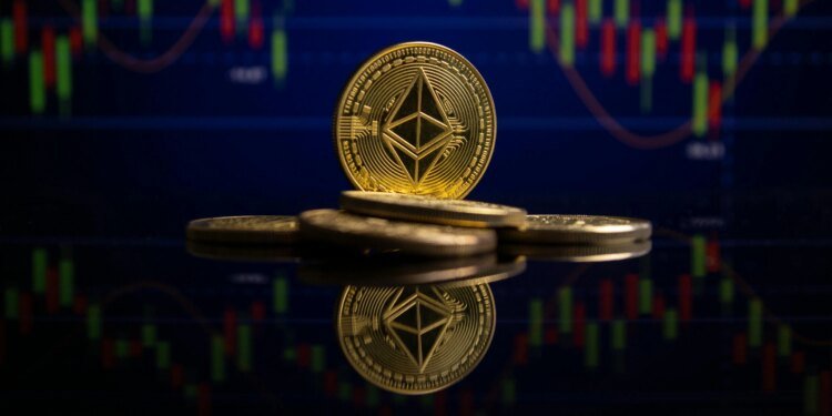 Ethereum Rising Wedge Warning: Breakdown Could Send Price Toward ,500