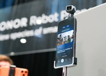 This gimbal-stabilized camera phone is the most bizarre thing I’ve seen at MWC so far