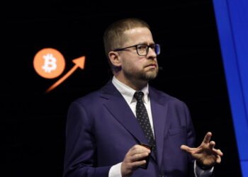 Czech Central Bank Chief Backs Bitcoin As 1% Investment