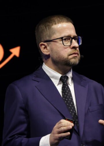 Czech Central Bank Chief Backs Bitcoin As 1% Investment