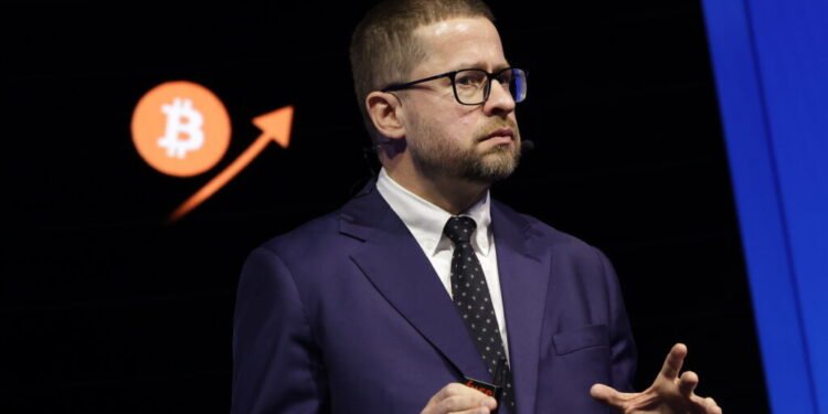 Czech Central Bank Chief Backs Bitcoin As 1% Investment