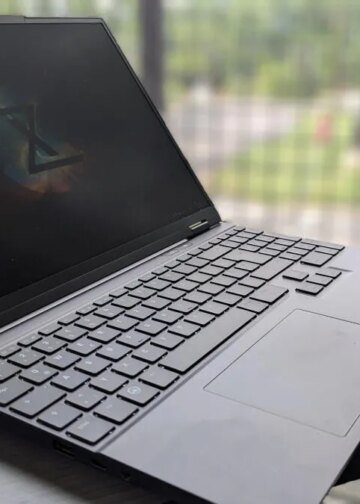 I compared this premium Linux laptop to my MacBook Pro – it won in surprising ways